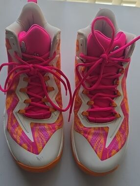 Moolah Women's BasketballSneakers in Hot Pink and Orange Size 8